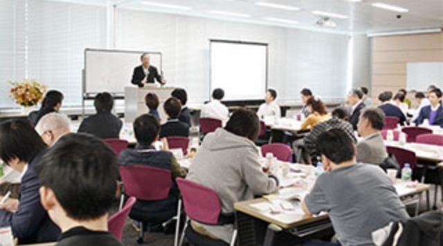 業界の最新情報を学び、経営者とのコミュニケーション力を醸成